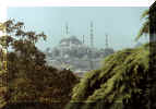 Krena moeja, ki se vidi iz sultanove palae v Istanbulu (189805 bytes)