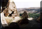 Samostan vklesan v skalo v Cappadocii 5 (196279 bytes)